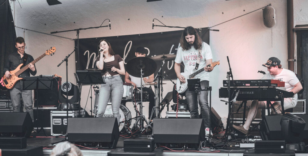 Band MooncCrafters auf der Bühne